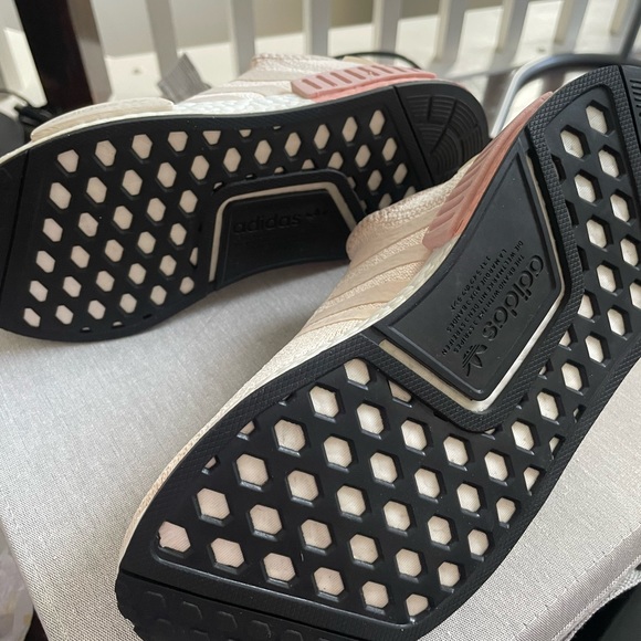 adidas NMD R1 Women’s in sz 6.5 - Picture 8 of 9